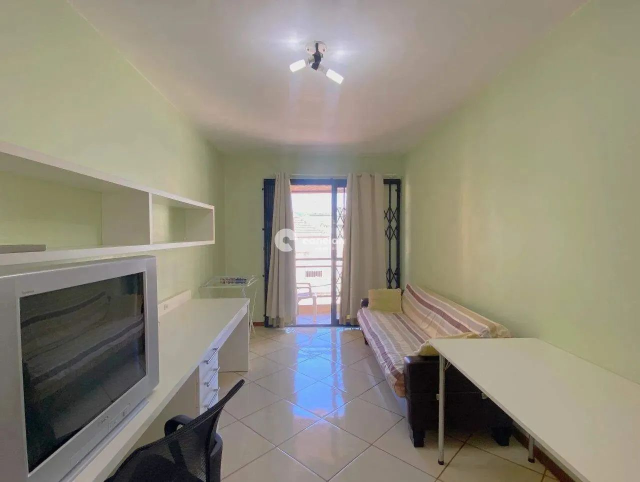 No Centro de Santa Maria - amplo apartamento de 01 dormitório com sacada e churrasqueira e - Foto 2