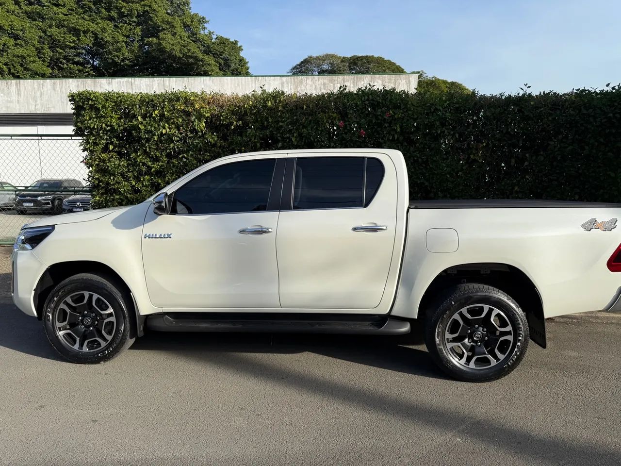 Toyota Hilux SRX 2022 Baixo Km único dono - Foto 3