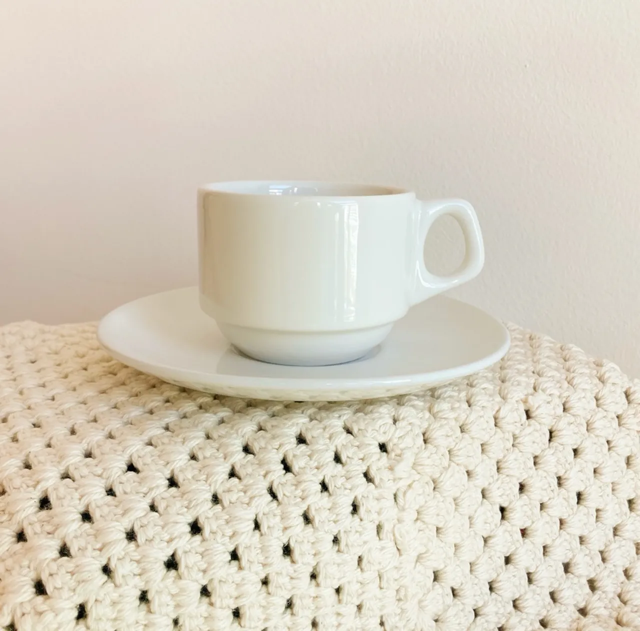 Conjunto com 6 Xícaras e Pires de Porcelana Branca