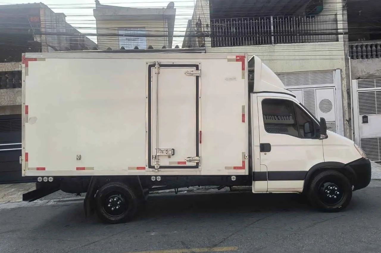 Iveco Baú refrigerada ano 2015 - Foto 4