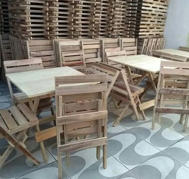 Conjunto de Cadeiras Dobráveis de Madeira