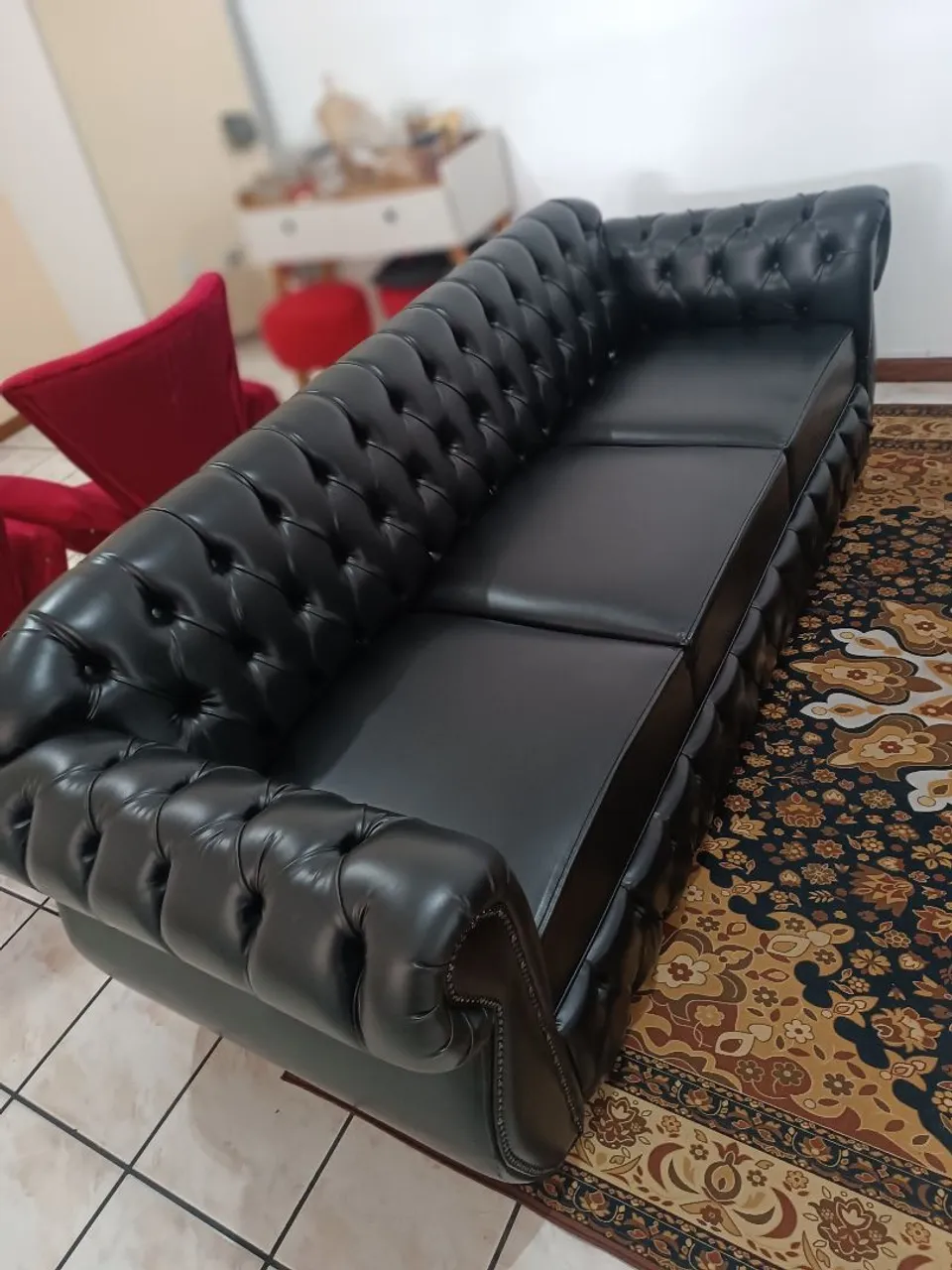 Sofá Chesterfield de Couro Preto