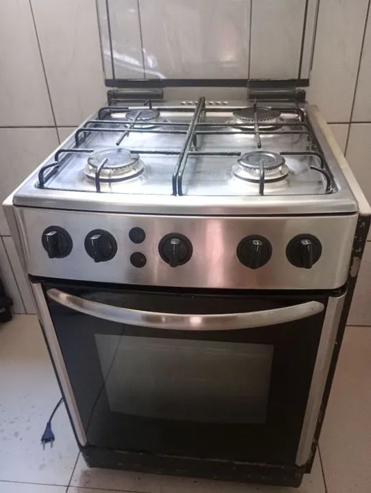Fogão 4 Bocas com Forno -  Excelente estado!