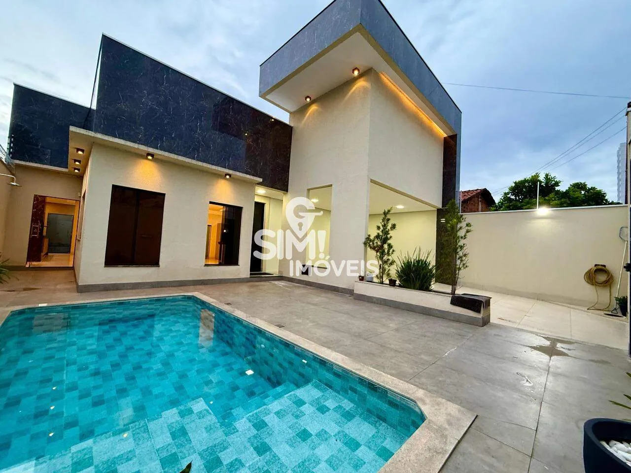 CASA SEMI NOVA NA 305 SUL COM 4 QUARTOS E AREA DE LAZER COMPLETA