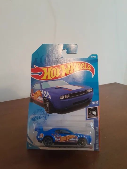 Carrinho Hot Wheels: Dodge Challenger Race Team