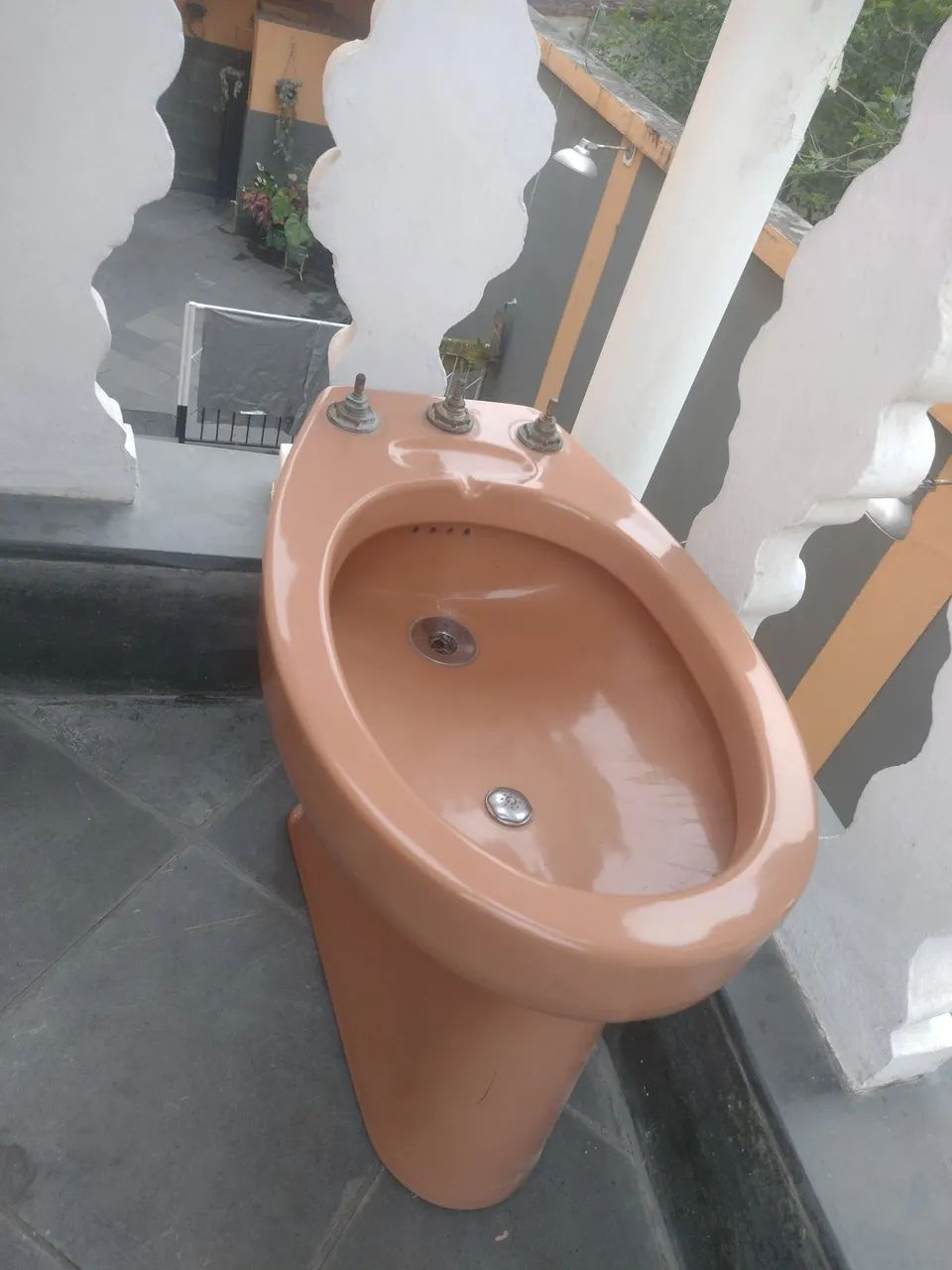 Deca Beige Ceramic Column and Bidet, R$15.00 Each64750593320962121