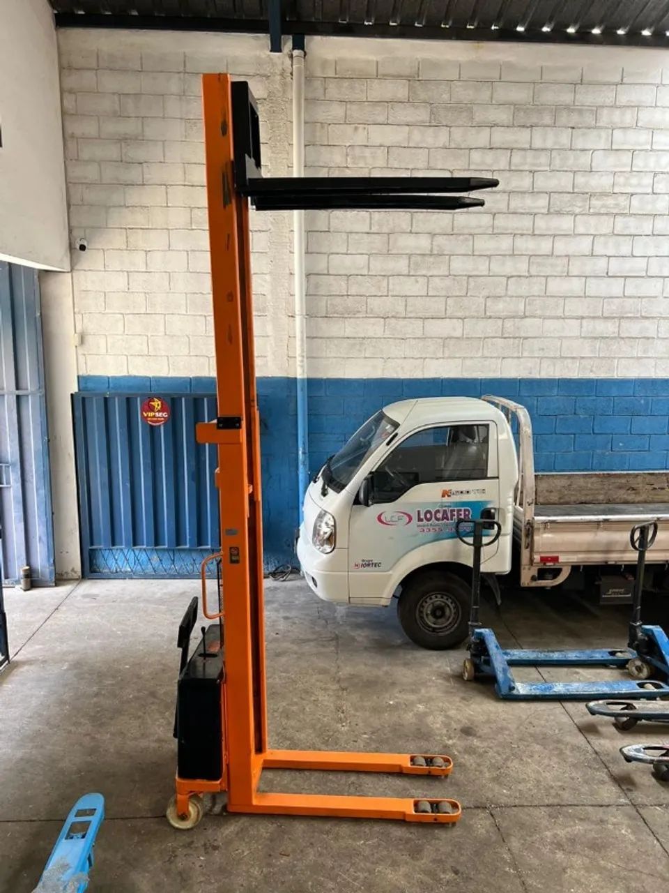 Empilhadeira Semi-elétrica m/ BYG cap. 1.000 kg c/ 3,30 mts elevação - Foto 4