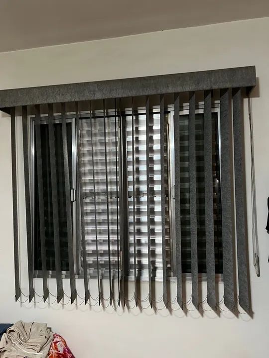 Persianas Verticais Cinza c/ bando - 1,55L x 1,40A