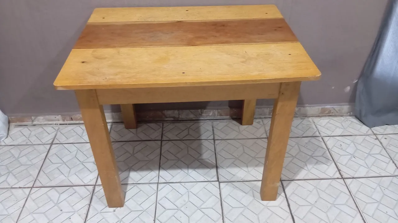 Mesa de madeira rústica