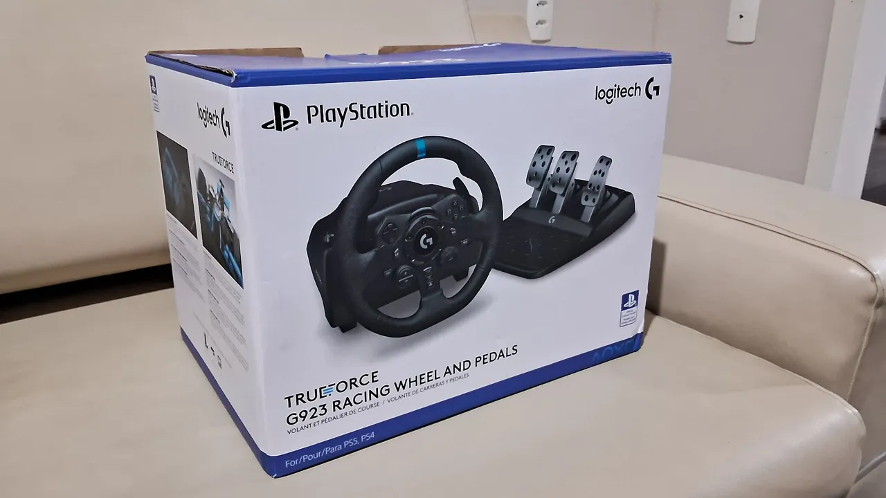 Volante Logitech G923 para PC e Playstation
