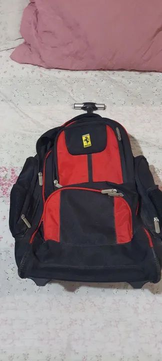 Mochila Ferrari importada.