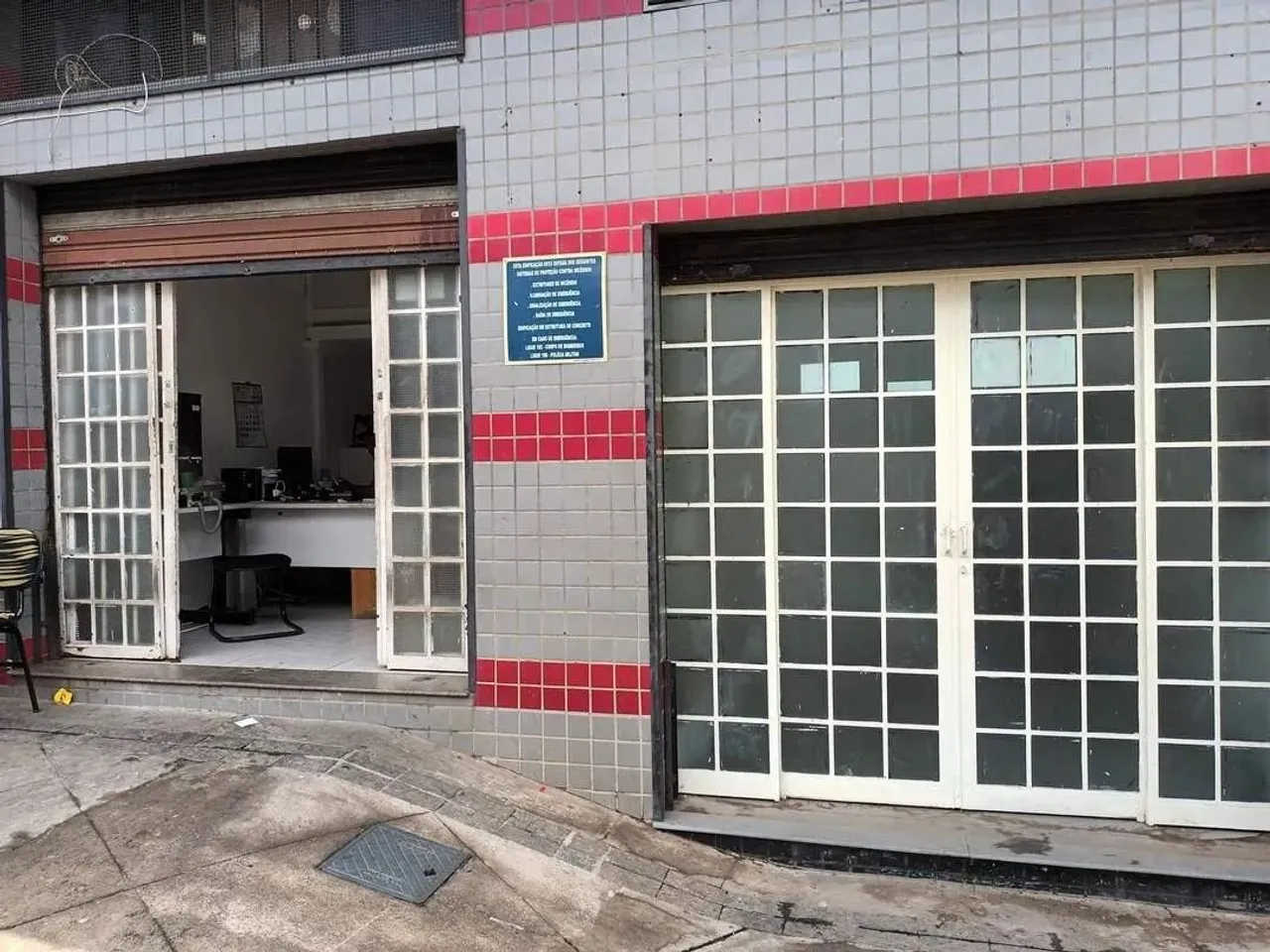 Loja, frente pra rua no bairro Santa Tereza.