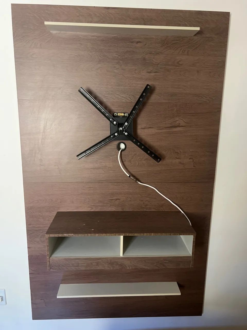 Rack para TV com Prateleira