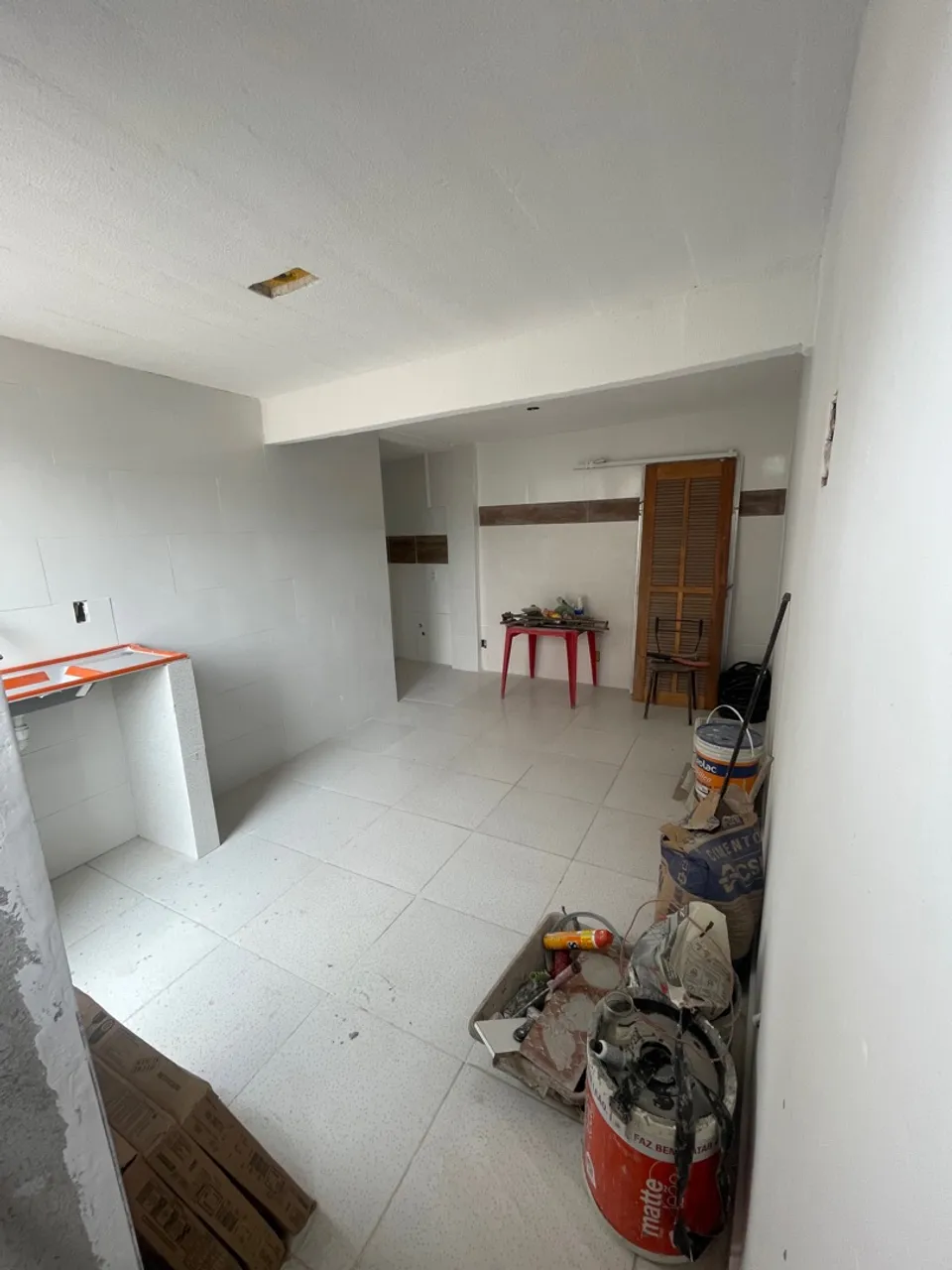 Casa ampla com 1 quarto,varanda,sala cozinha banheiro