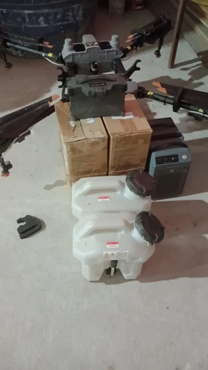 Drone de Pulverização DJI AGRAS T10 com Gerador de Baterias Extras