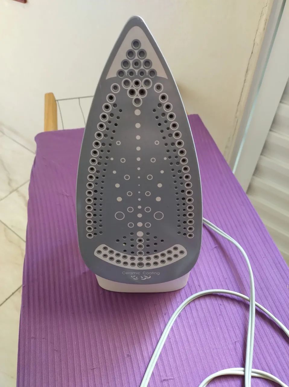 Ferro a vapor e tábua de passar roupa - Foto 3