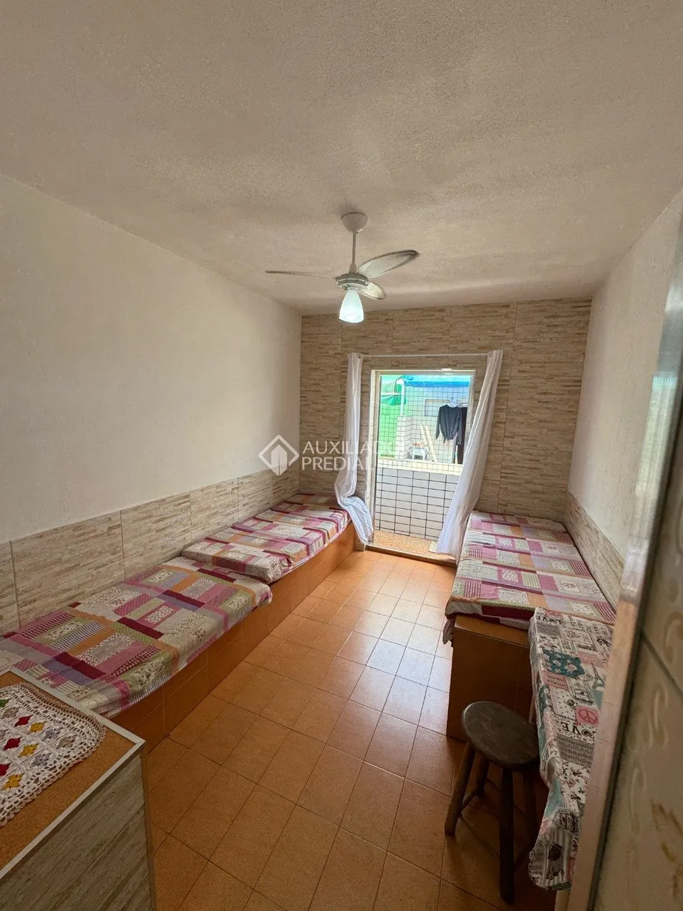 Kitnete com garagem, à venda na Guilhermina, Praia Grande/SP