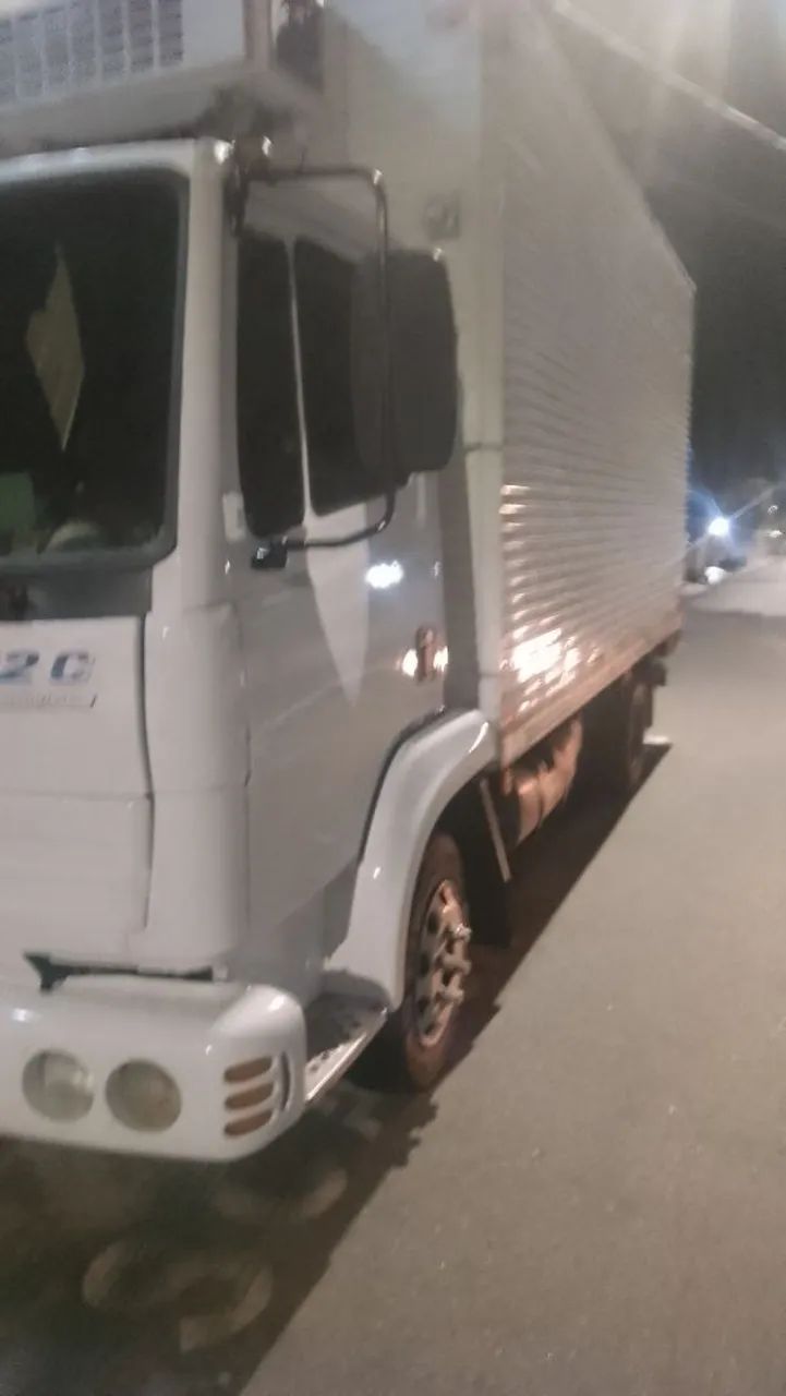 MB 712 Refrigerado 