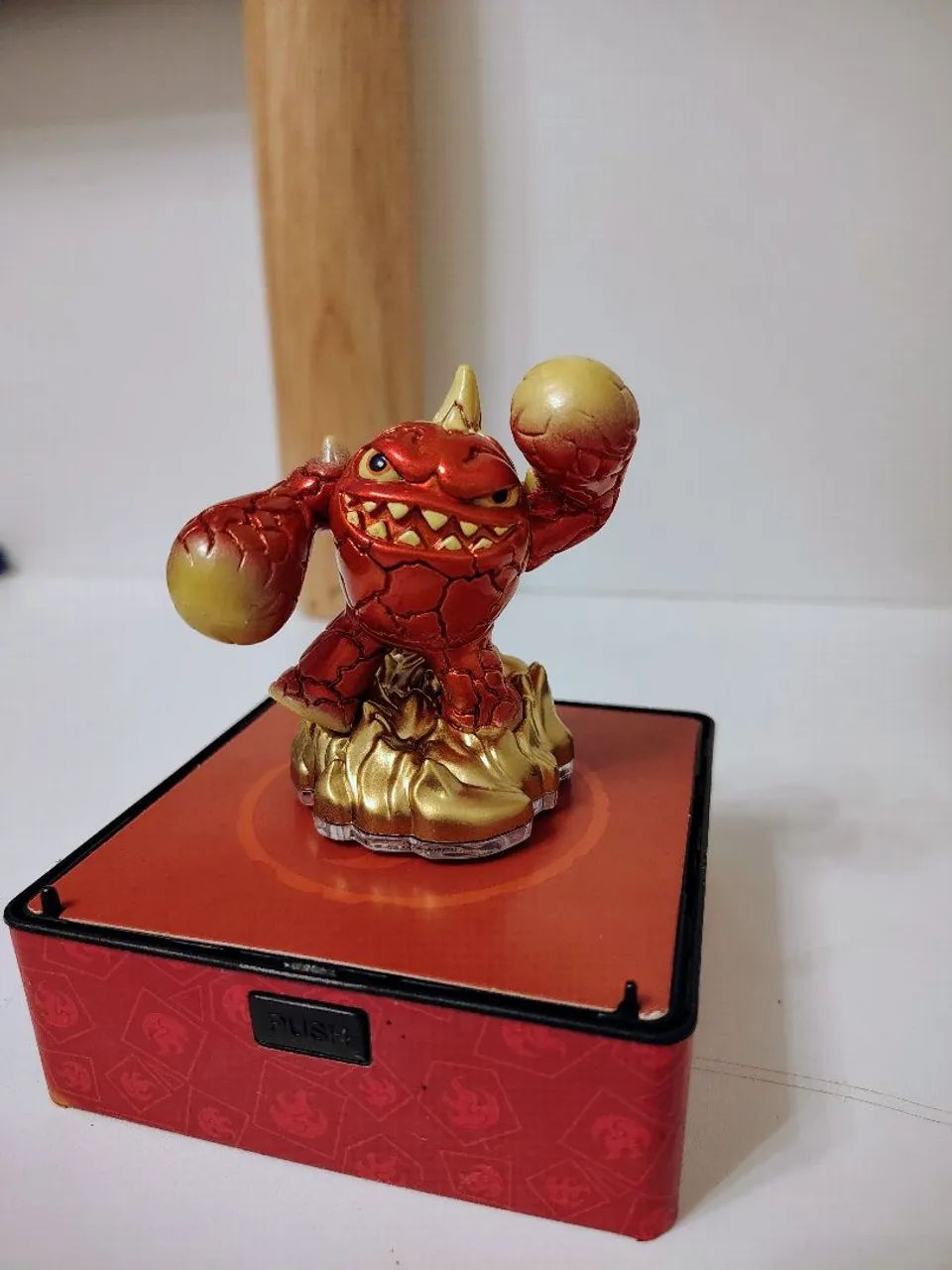 |RARIDADE!| Eon's Elite Eruptor + Vitrine Original - Foto 2