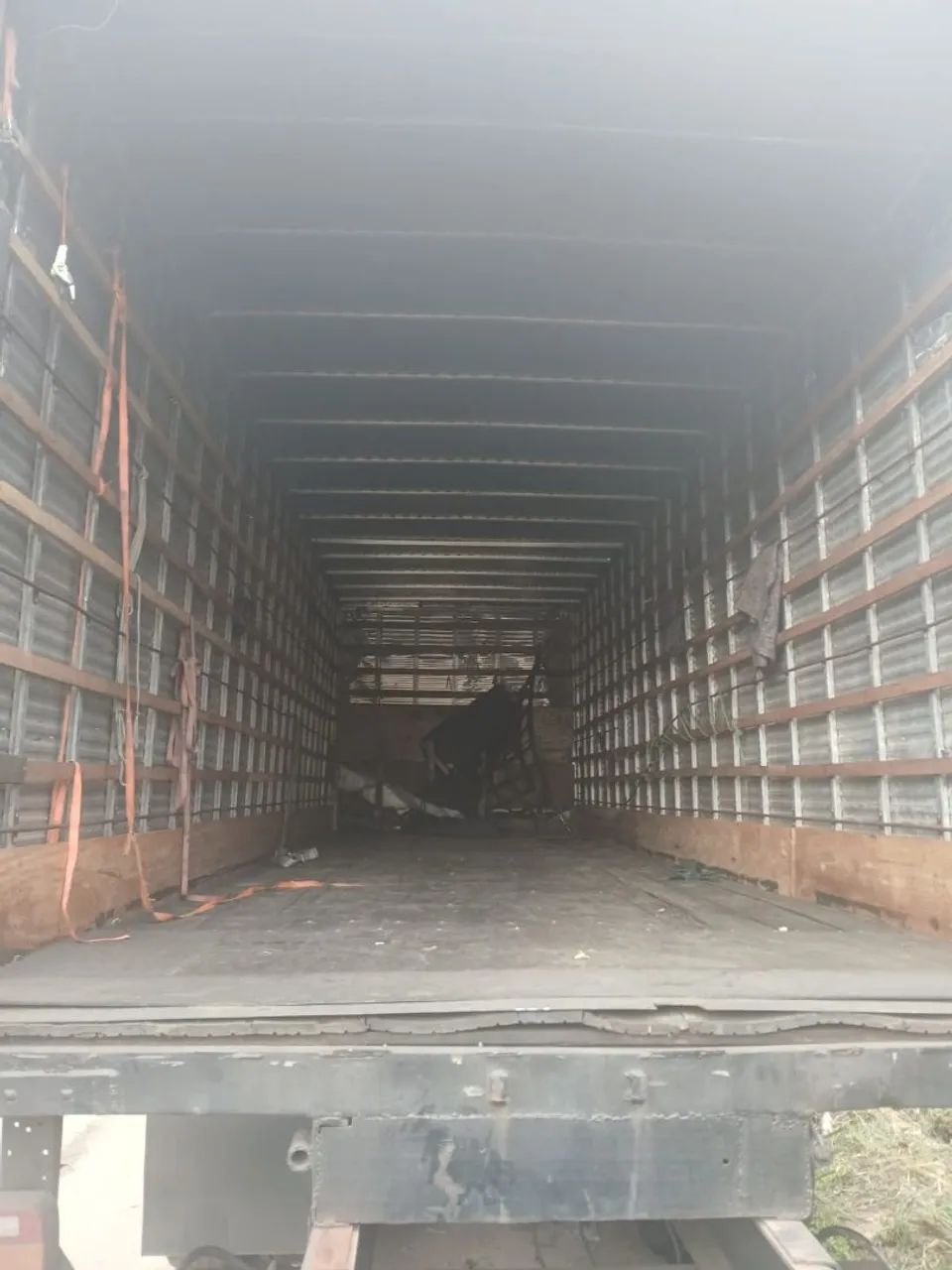 Bau de 8 e 30 para 16 pallet com plataforma  - Foto 3