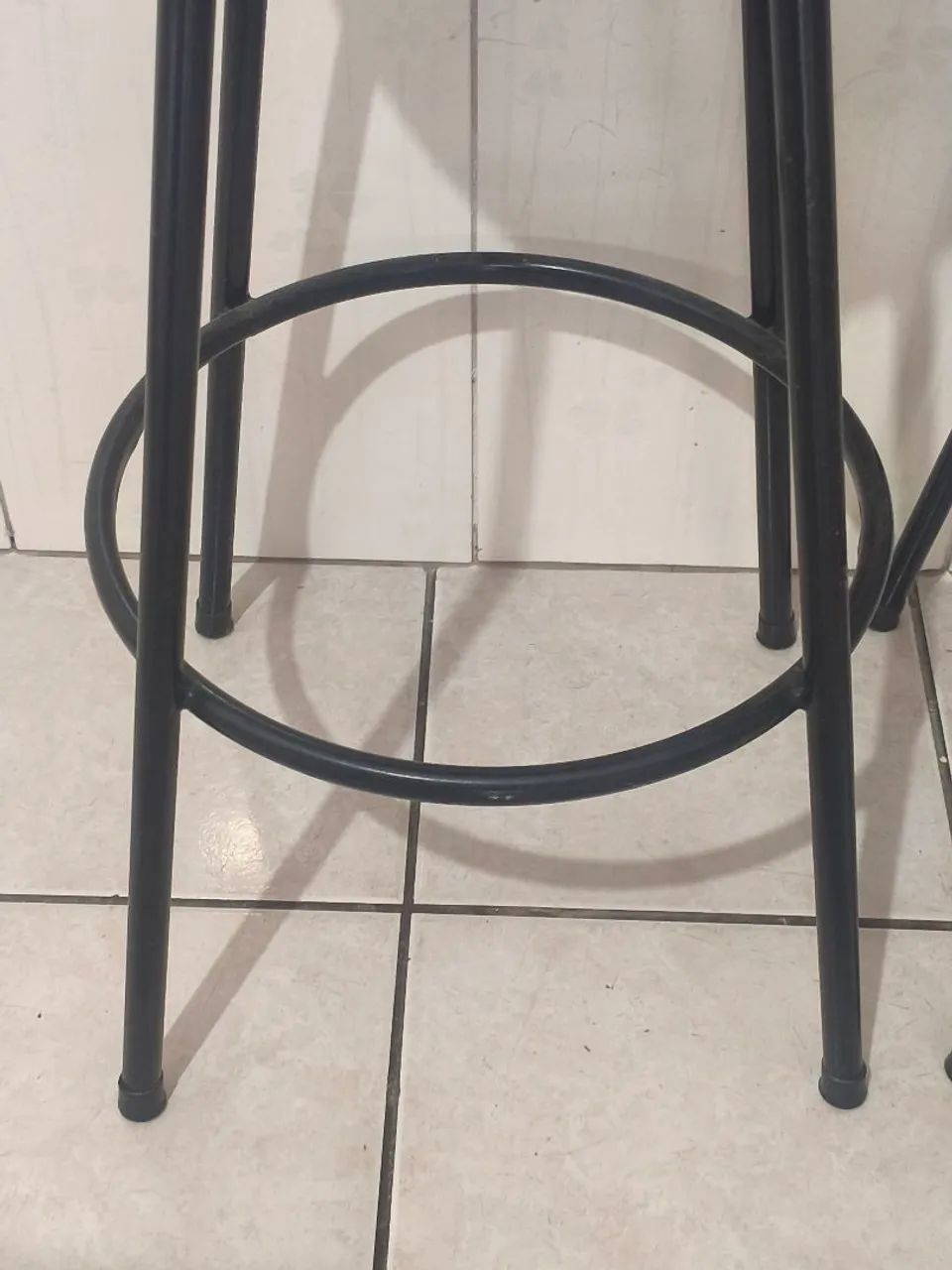 Conjunto de Duas Banquetas Pretas - Foto 4