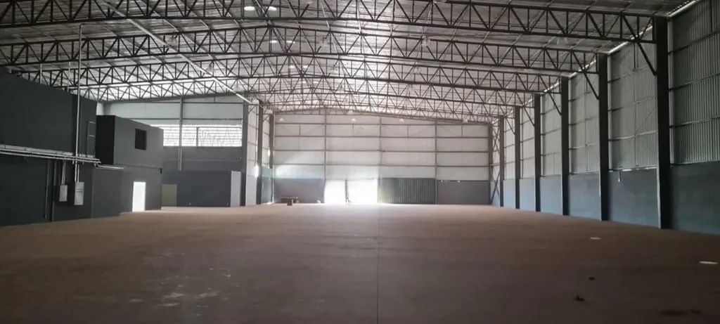 Vendo Galpão com 3200m2, com 3 Docas, Pé direito 12 mts, 300m2 de escritórios, Elevador, e - Foto 4