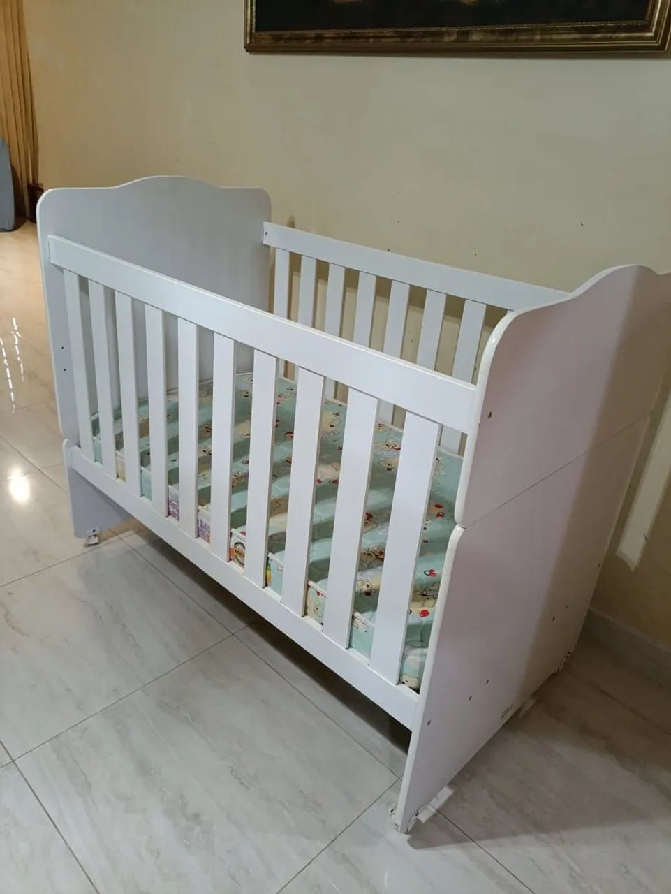 Berço com colchão super conservado 