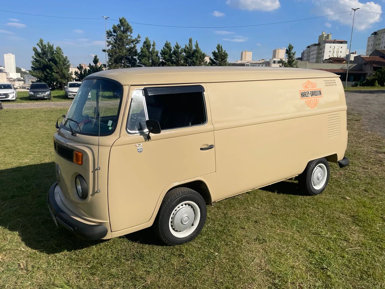 Volkswagen Kombi Standard/ Luxo/ Serie Prata 1986