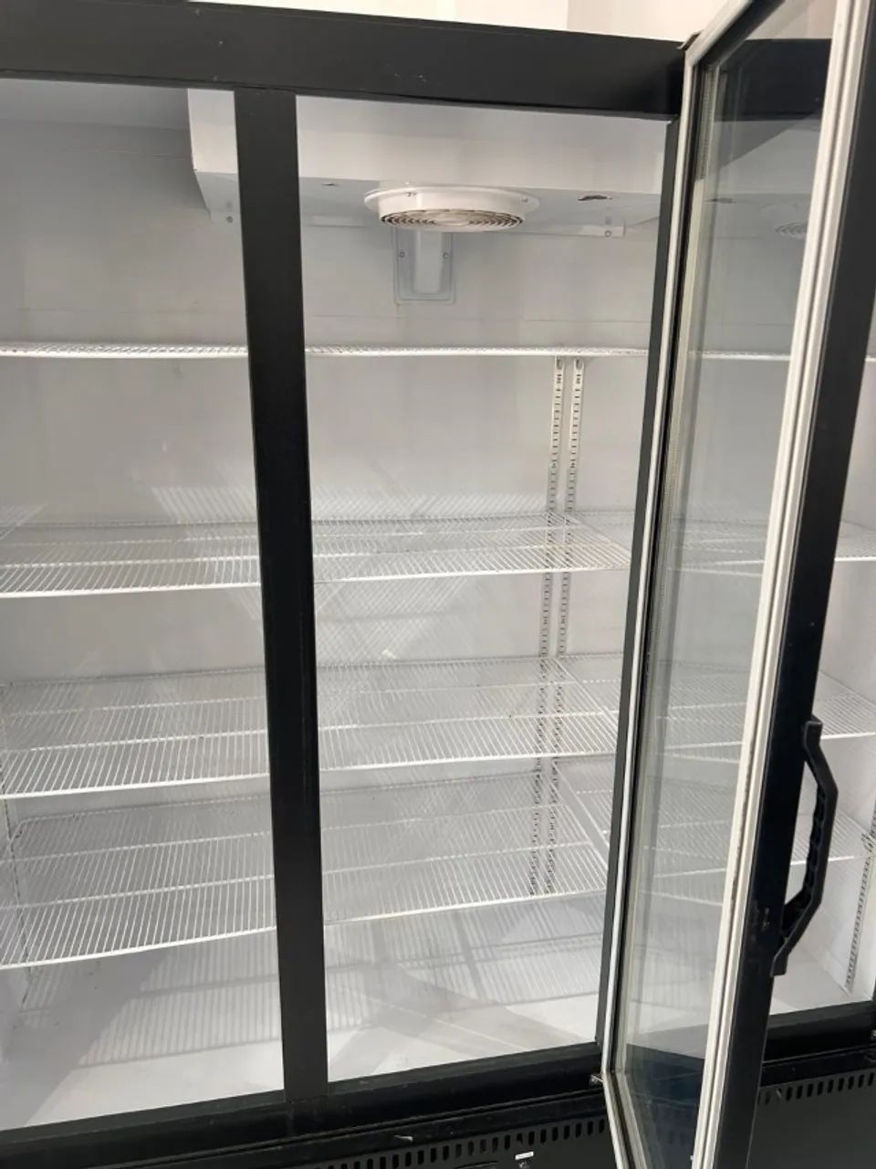 Expositor Auto Serviço 3 Portas Extra Frio Vanguard Refrimate 220V - Foto 3