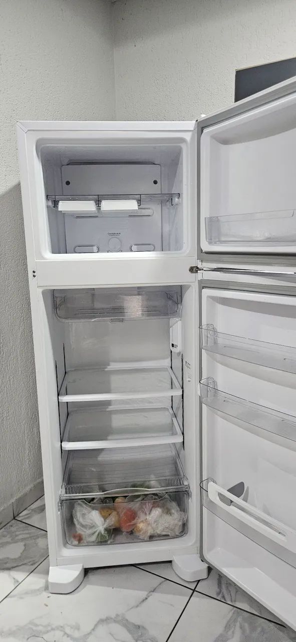 Vendo geladeira em perfeito estado - Foto 2