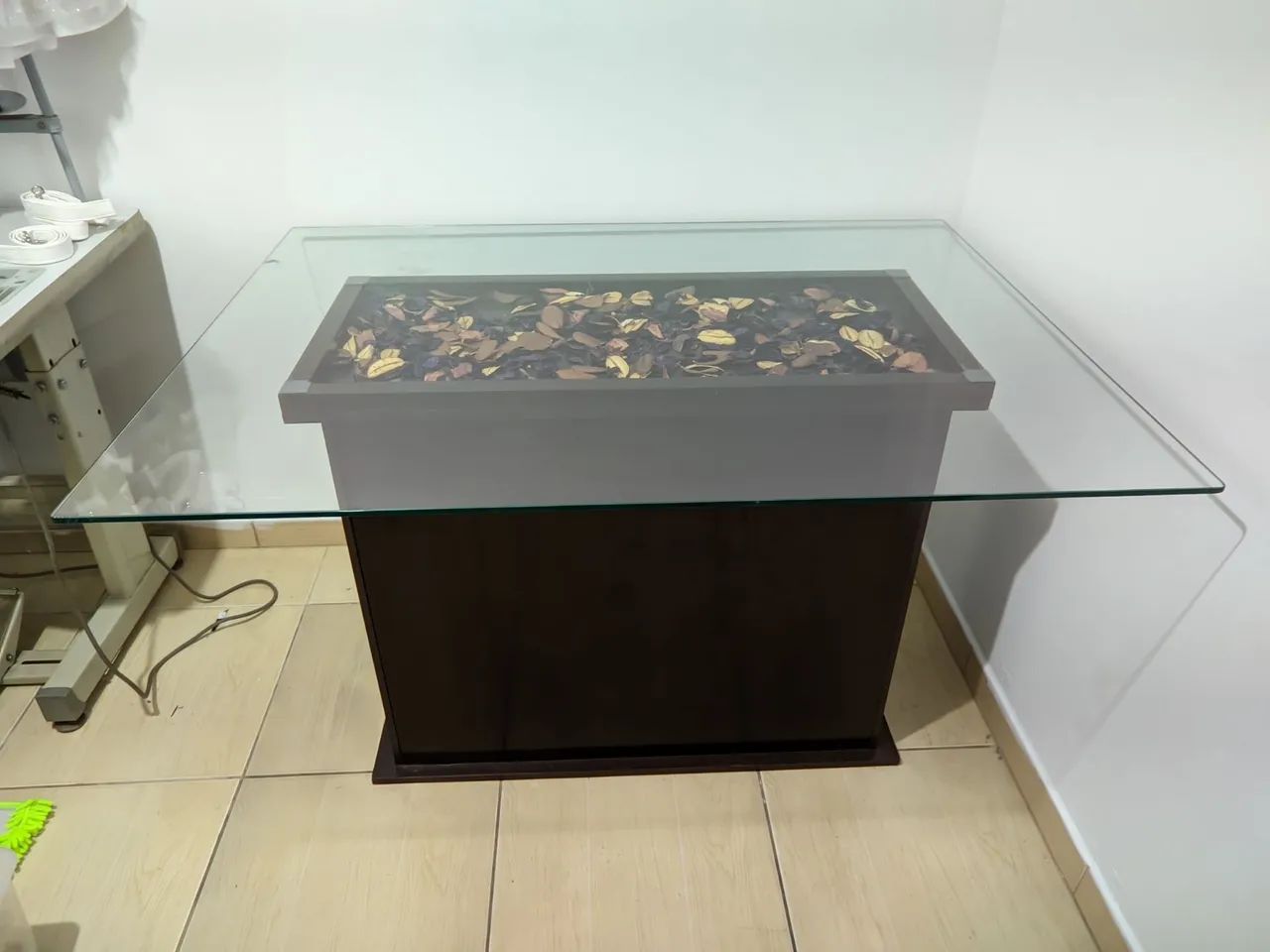 Mesa de jantar com 4 cadeiras - Tampo de vidro - Foto 2