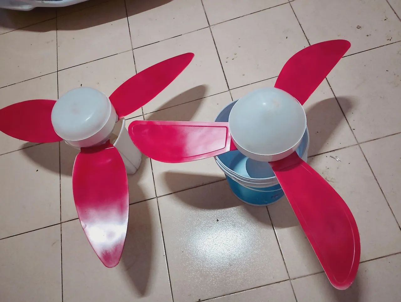 Vende-se dois ventiladores de teto 