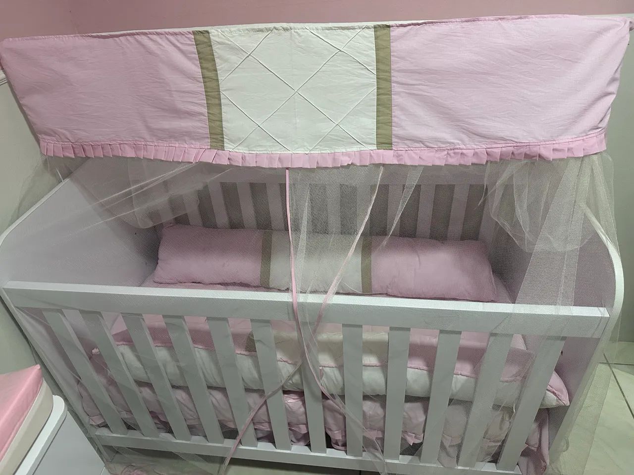Berço + enxoval feminino