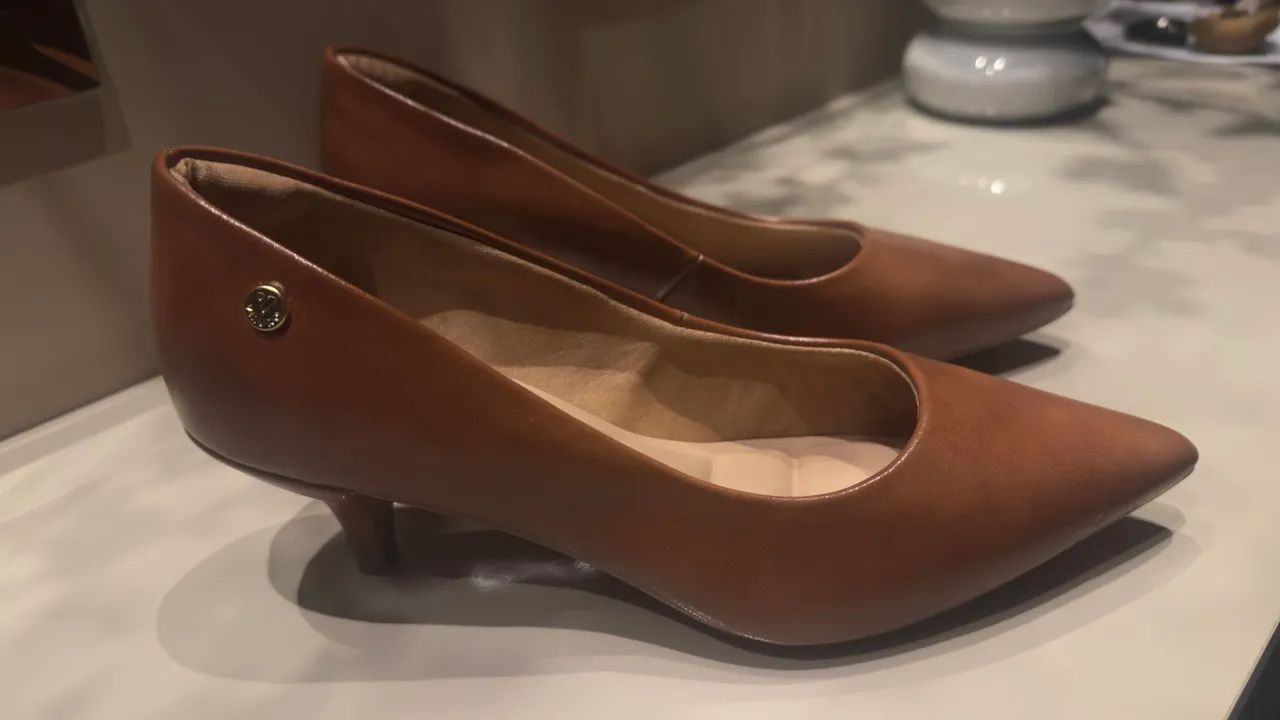 Vendo sapatos NOVOS - Foto 2