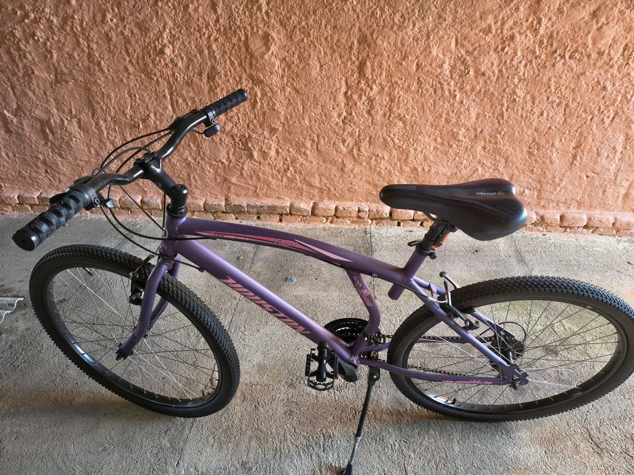 Bicicleta aro 26, 21 marchas, está semi nova,  - Foto 4