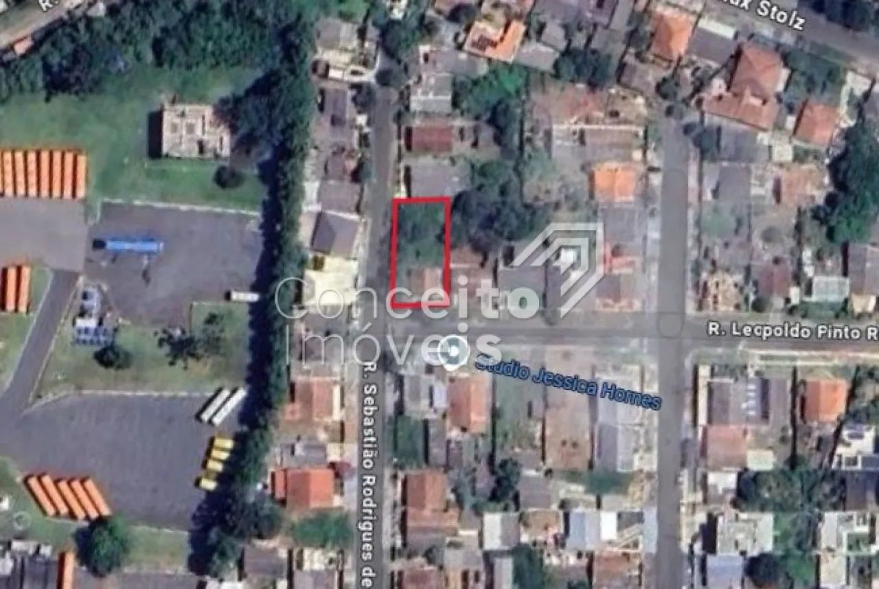 Terreno de Esquina com 420 m² - Oficinas
