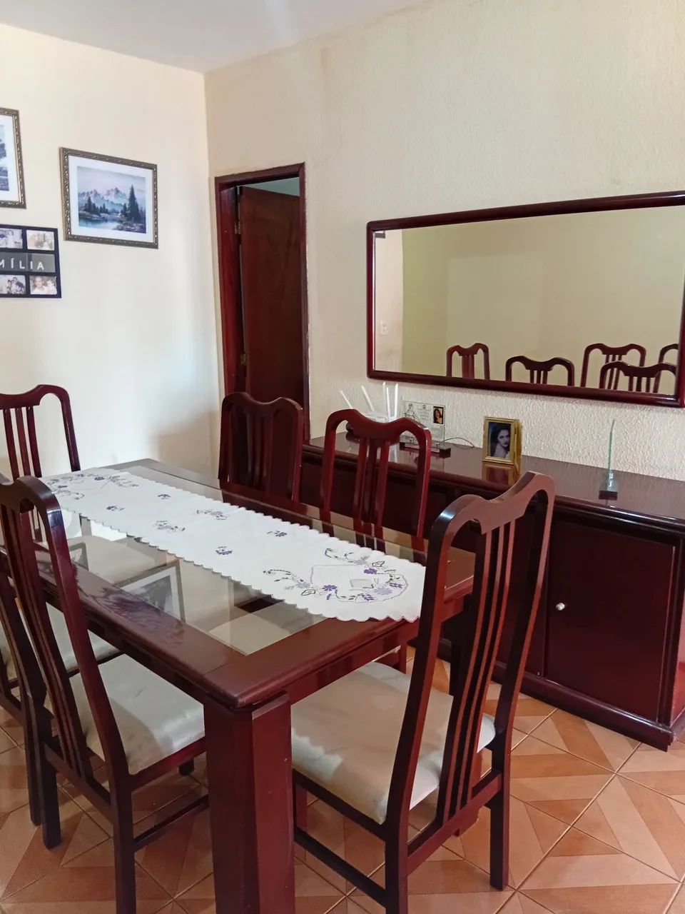Jogo de Mesa e Cadeiras com Espelho e Movel 