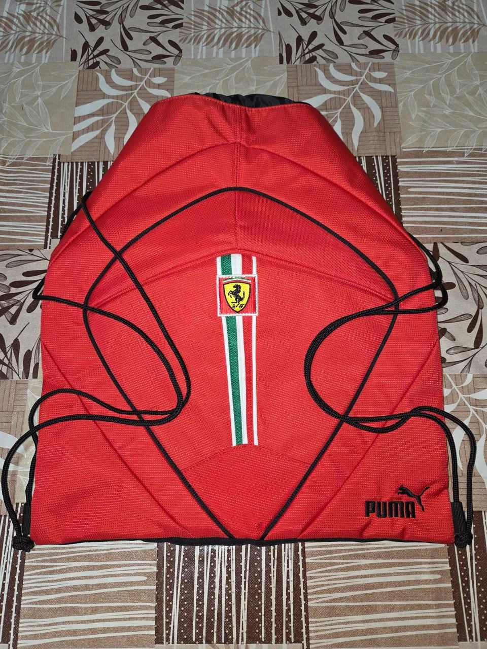 MINI MOCHILA FERRARI DA PUMA , TECIDO TEXTURIZADO  , NOVA ! - Foto 2