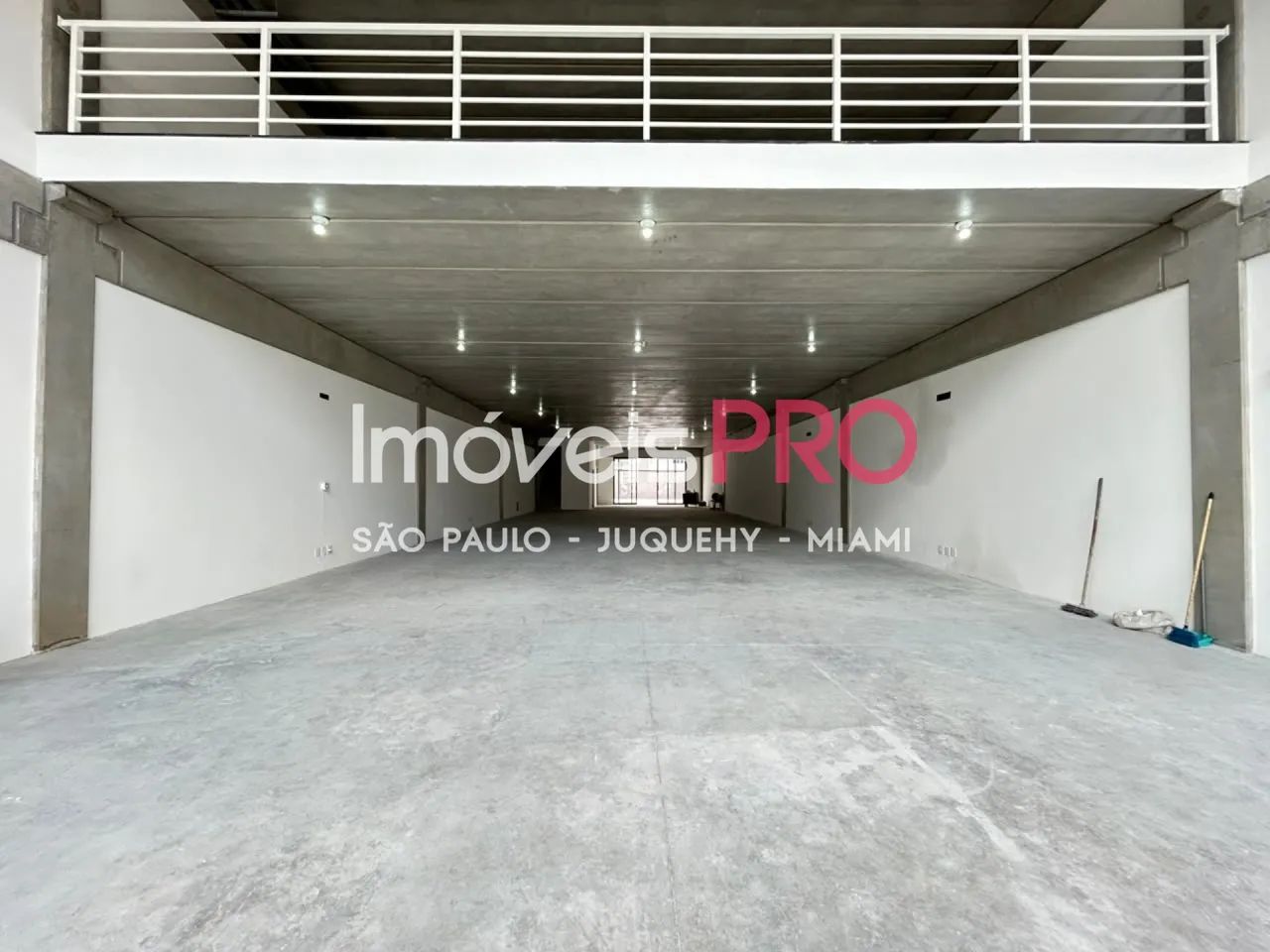 Loja comercial com 750m² e 4 vagas, próximo do metrô e aeroporto. - Foto 2