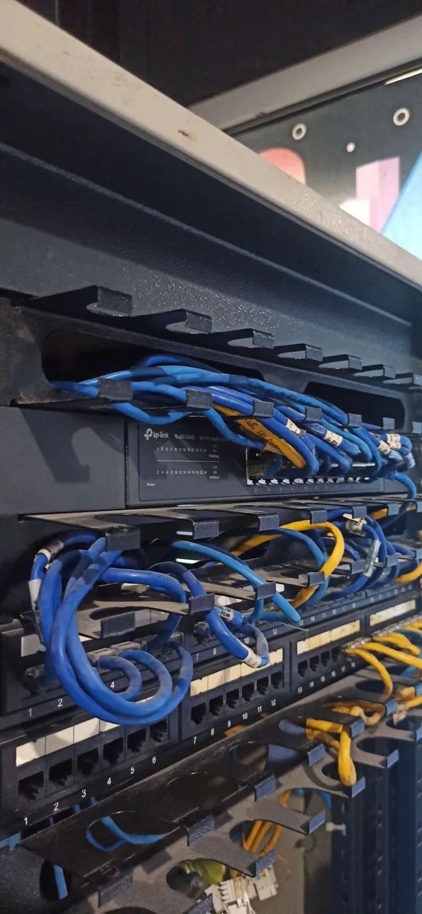 Rack para servidor , com Switch 24 portas, 2 Pach Panel CAT5E e um Switch Intelbras  - Foto 4