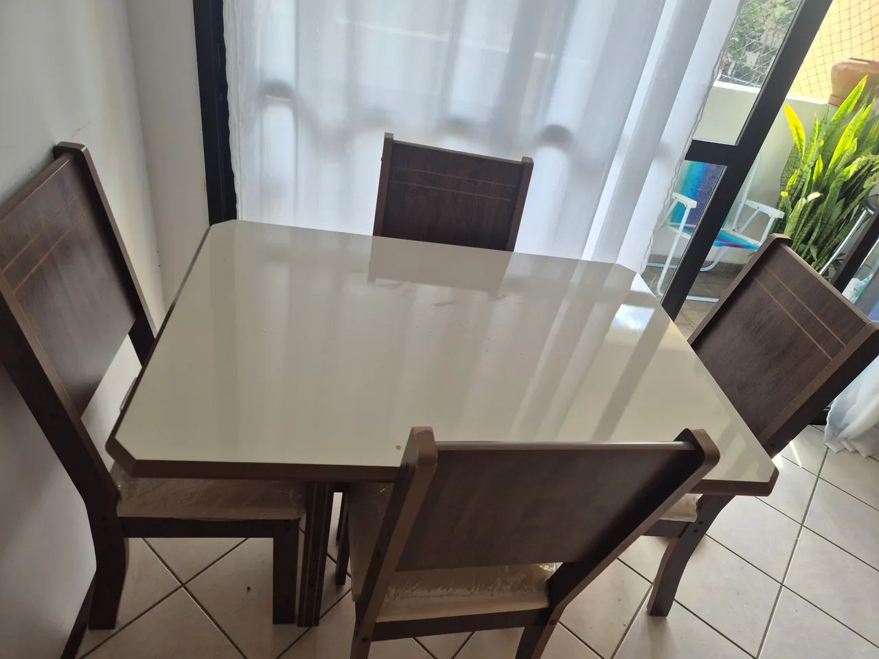 Mesa 4 cadeiras 