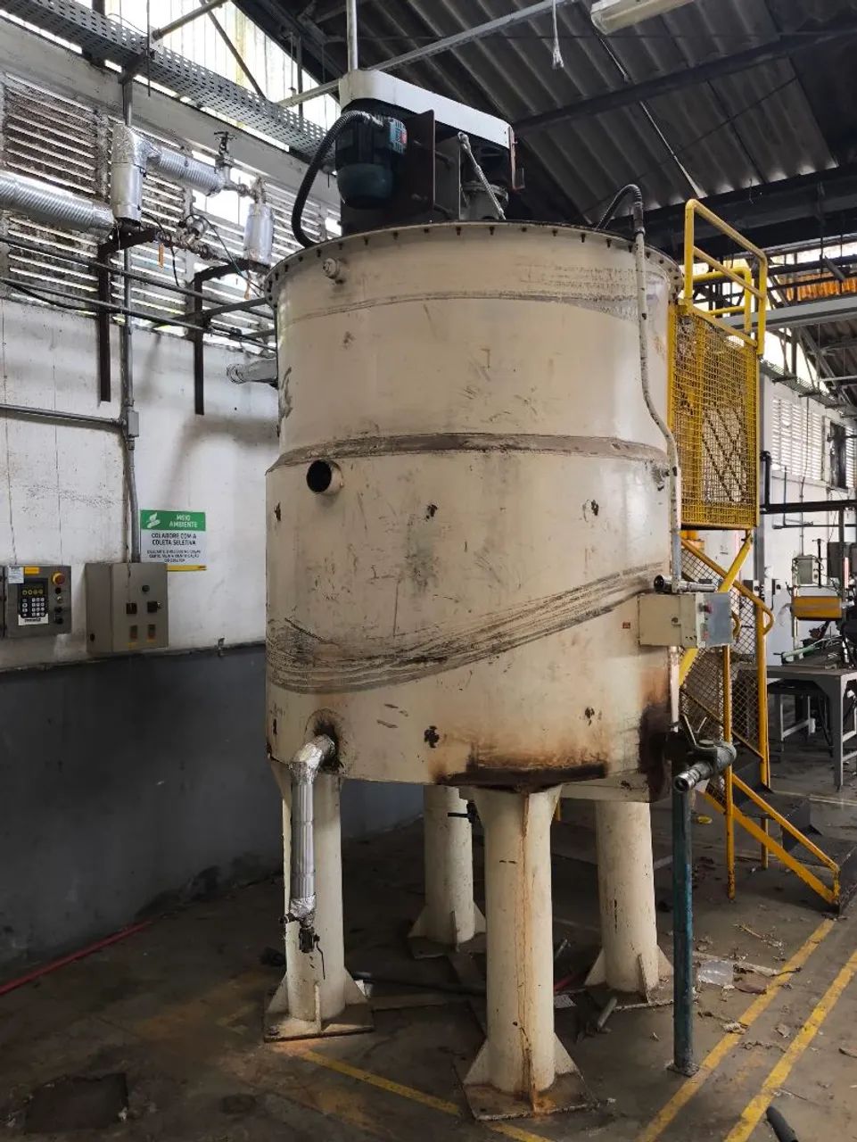 Tanque 4.000 L aço carbono com misturador - Higienizado - Foto 5