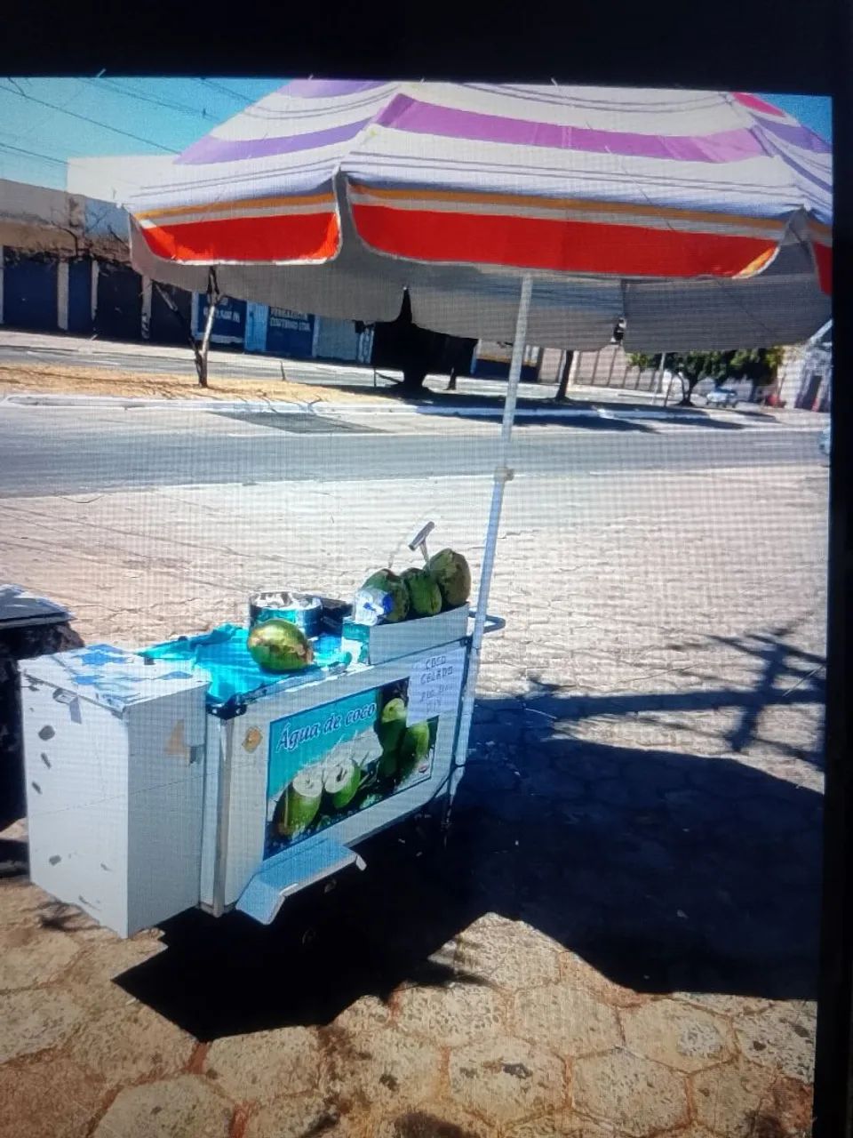 Vendo carrinho de água de coco no inox com serpentina.e guarda sol