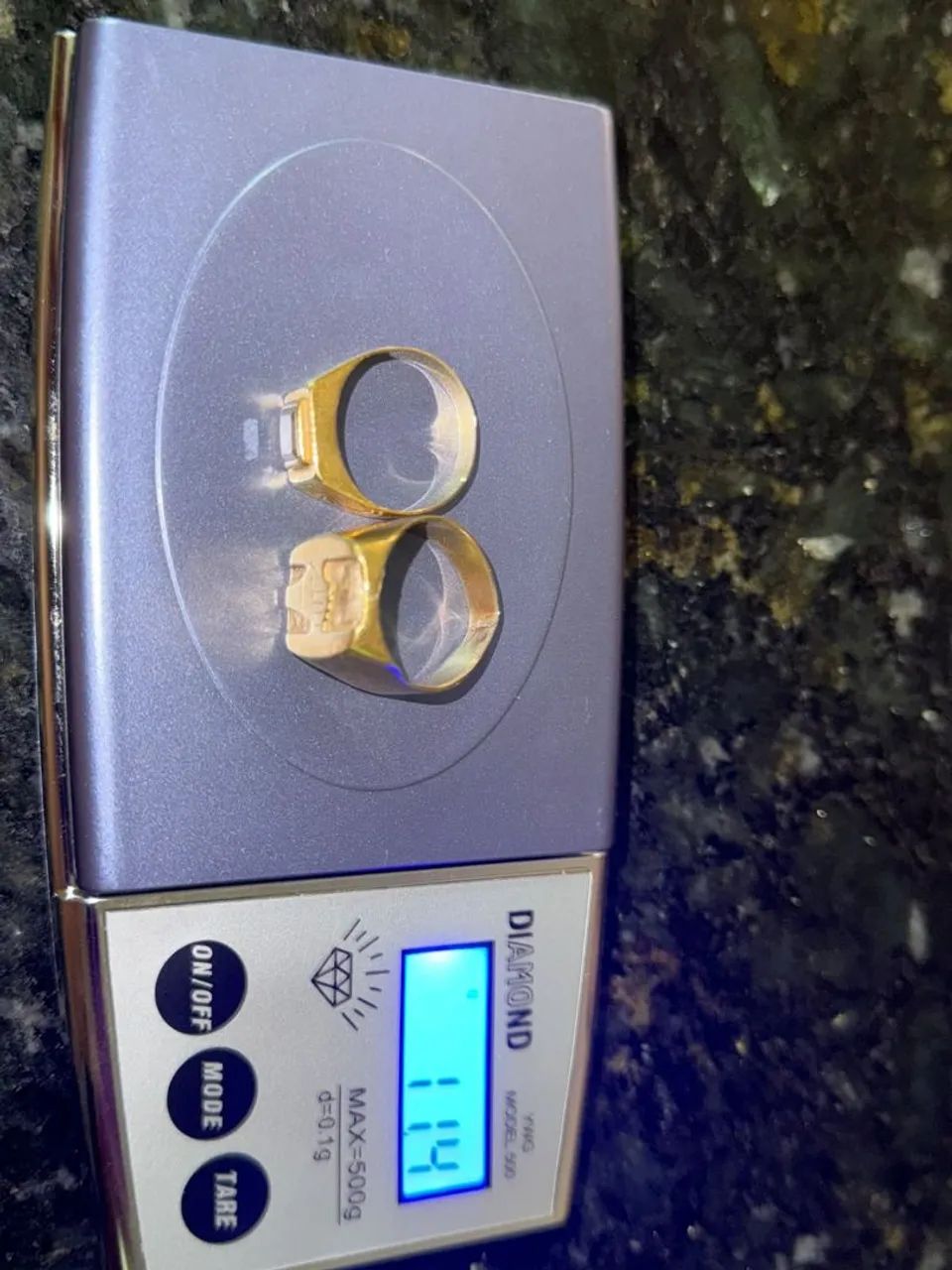 Vendo  2 de  anéis de ouro maciço 