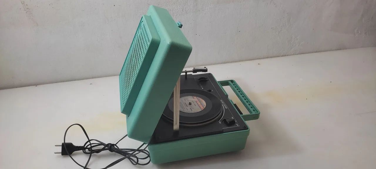 toca disco vitrola de maleta antiga viagem - Foto 4