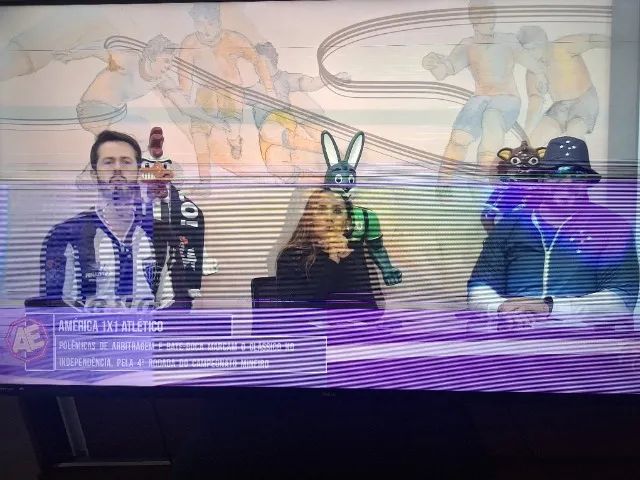 Vendo tv Philco Roku 50 polegadas . Para retirada de peças.  - Foto 4