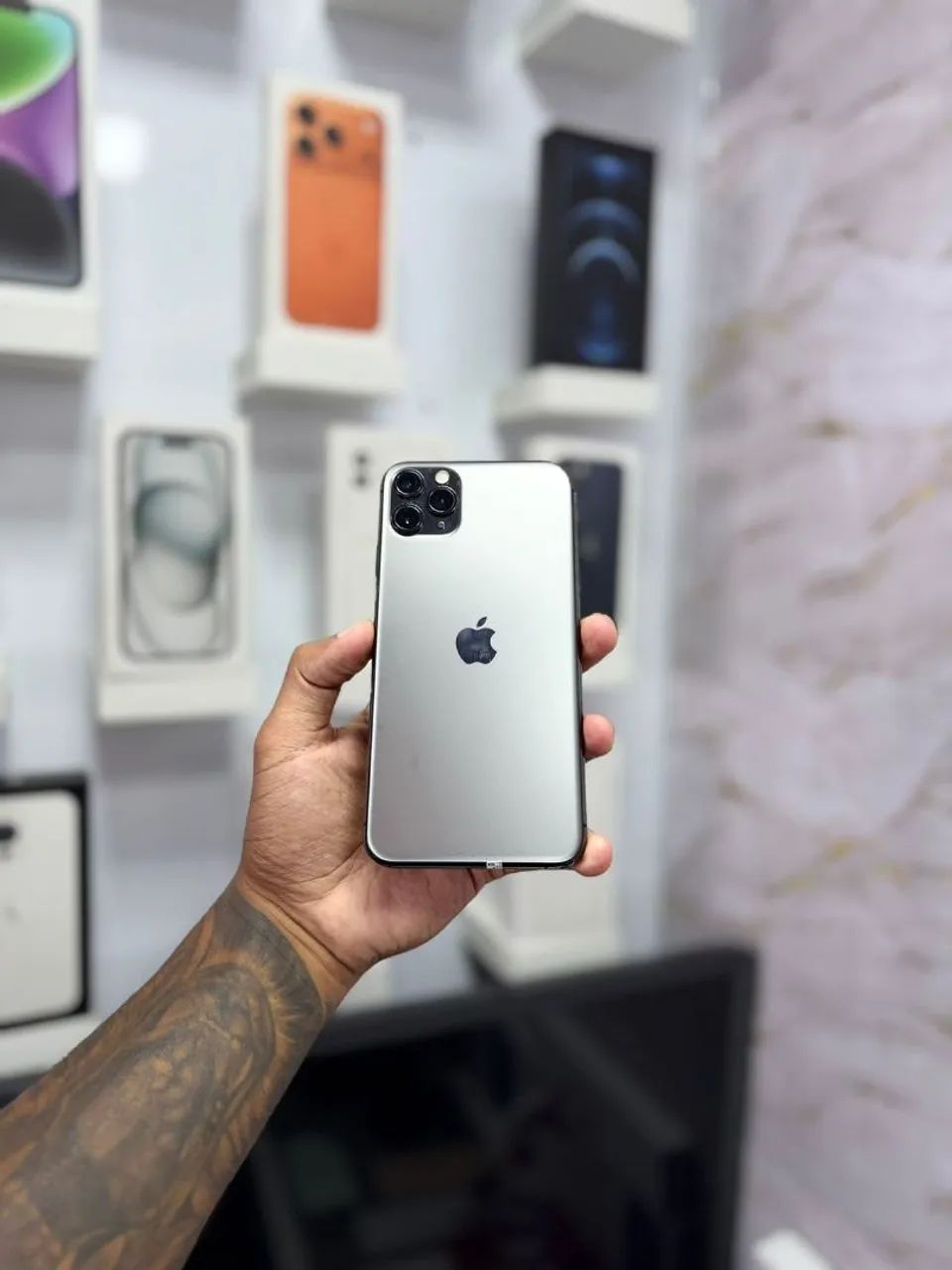IPHONE 11 PRO MAX 64GB TELA NOVA<br>R$ 1.399,00