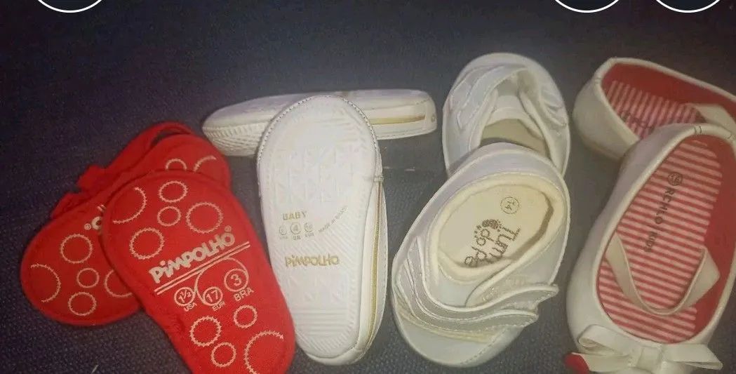 Conjunto de 02 casaquinhos com sapatinho de lã feito a mão e 04 pares sapatinhos infantis  - Foto 5