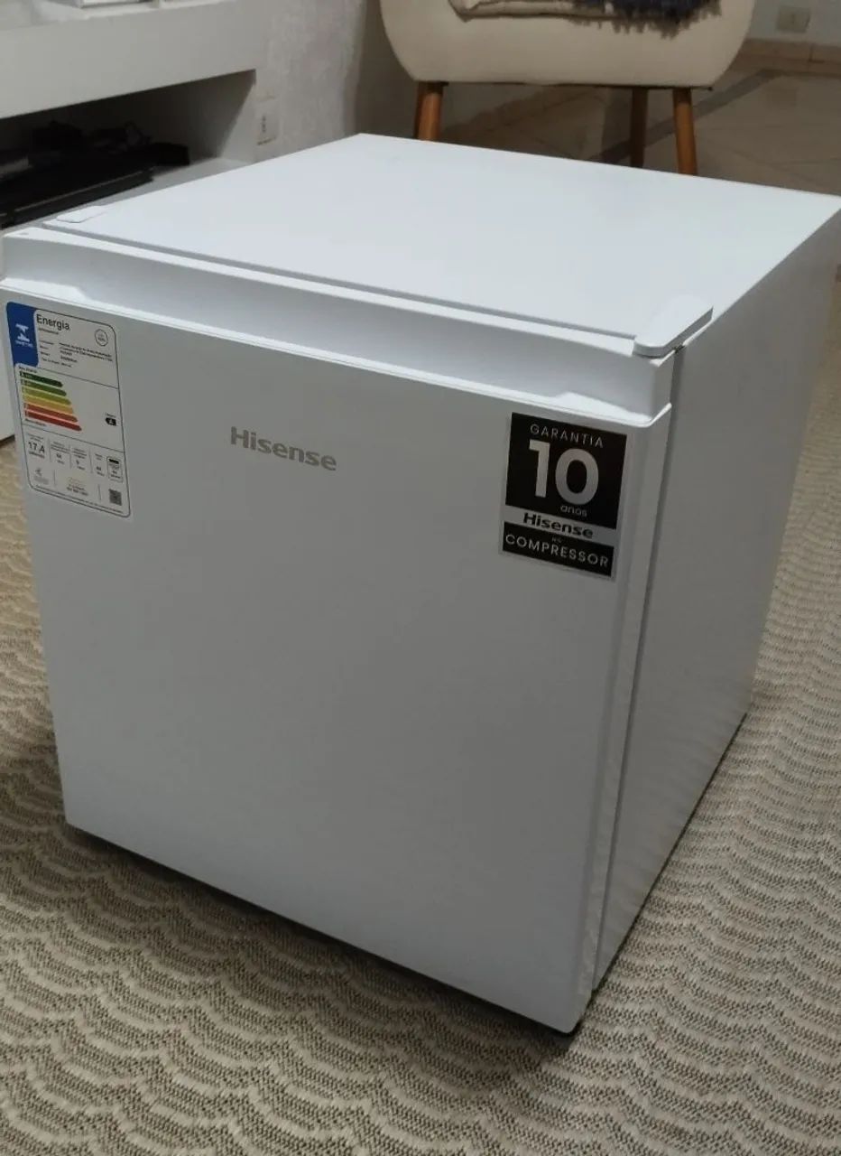 Hisense Compact Refrigerator, 44 Liters, Reversible Door, Semi-New