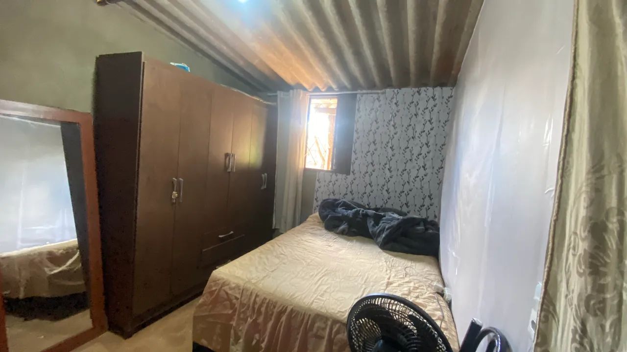Lote com casa de quatro cômodos.  - Foto 5